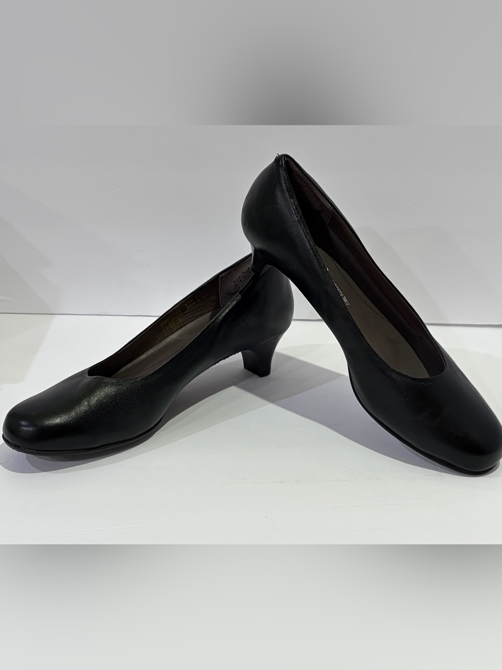 Sas Women's Regina Black Leather Low Heel Pumps 9 1/2 M